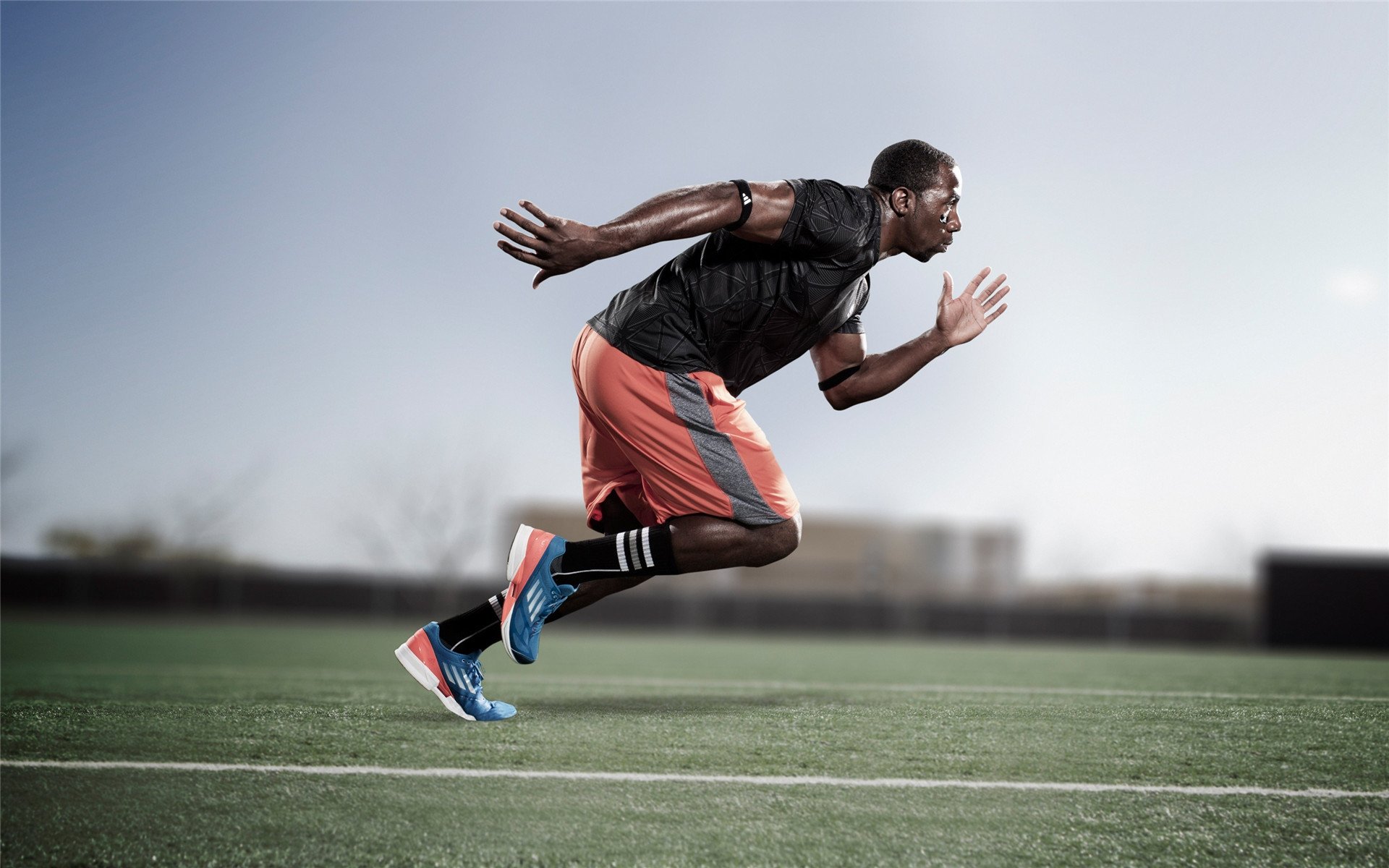 开云体育官网-血战与冰封，F1年度争冠的轰鸣，与弗拉霍维奇那记冻结时间的弧线