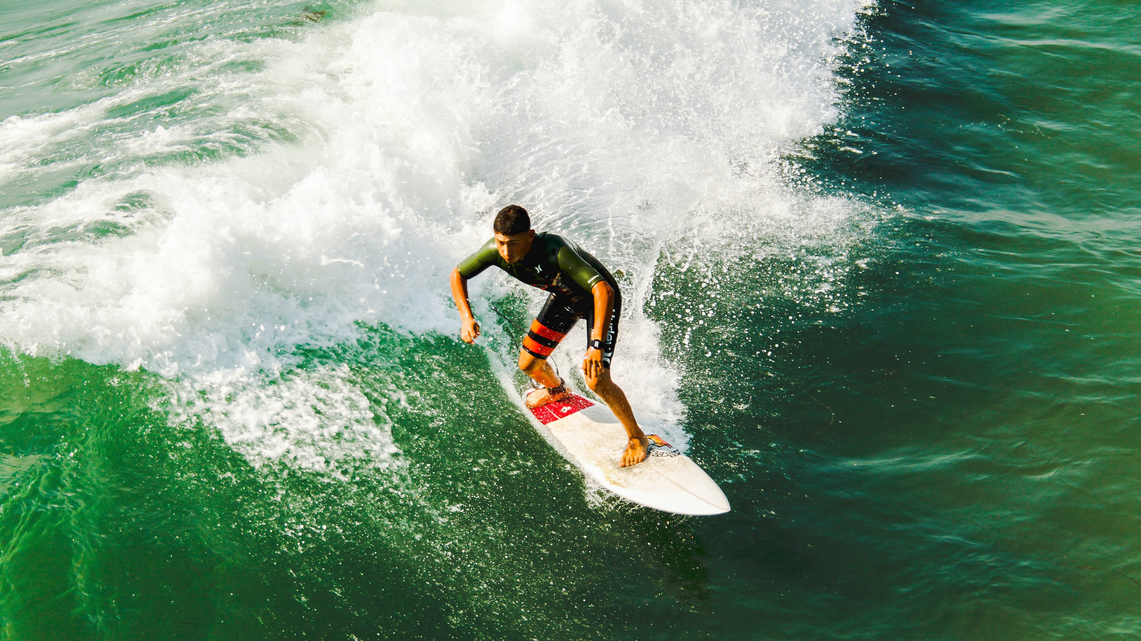 钢铁雄狮撕碎蓝鹰,神经中枢接管绿茵,欧冠淘汰赛的冰与火之歌