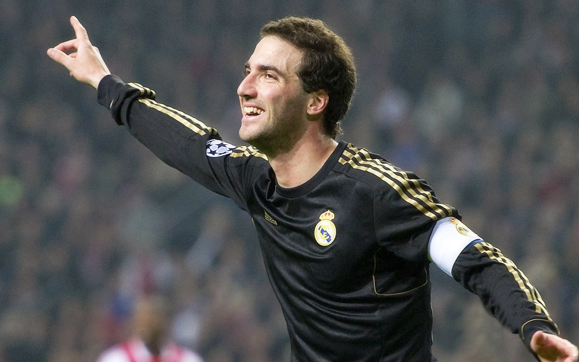 开云体育官网-绿茵战场的平行叙事，国家德比的华丽乐章与牙买加之战的硬核交响